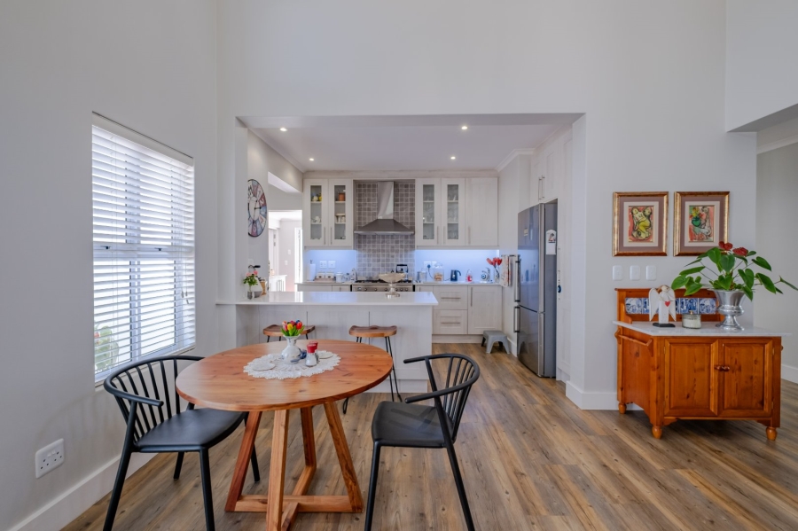 3 Bedroom Property for Sale in Chanteclair Western Cape